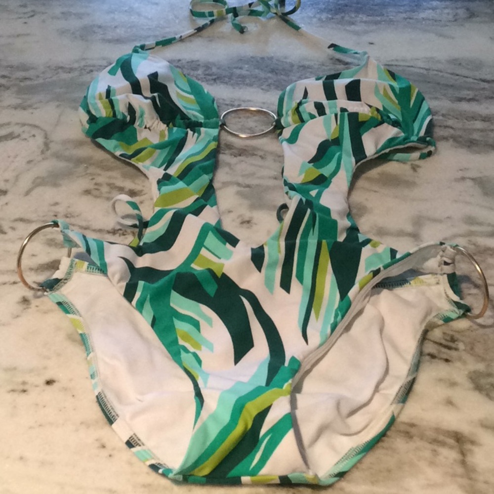 Super Sexy swimwear! Great condition!
